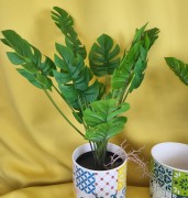 SZTUCZNA ROŚLINA DEKORACYJNA MONSTERA W DONICZCE 50 CM