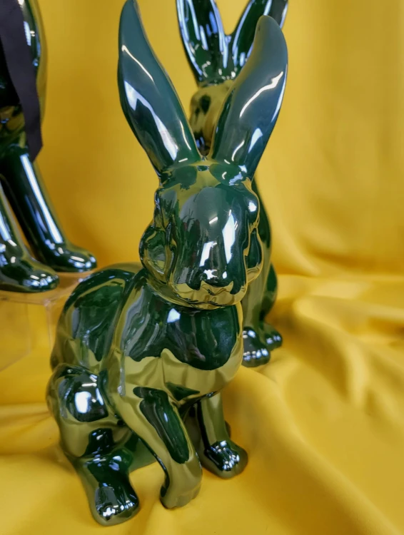 KRÓLIK CERAMICZNY SIEDZĄCY ZIELONY