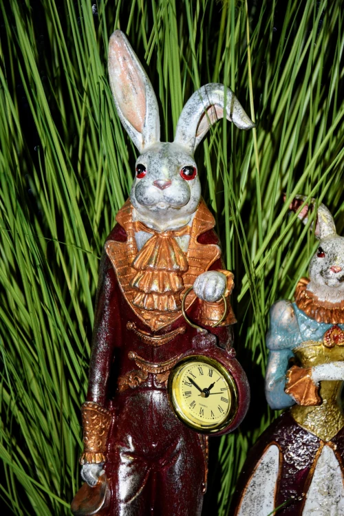 FIGURKA KRÓLIK ZAJĄC Z ZEGAREM