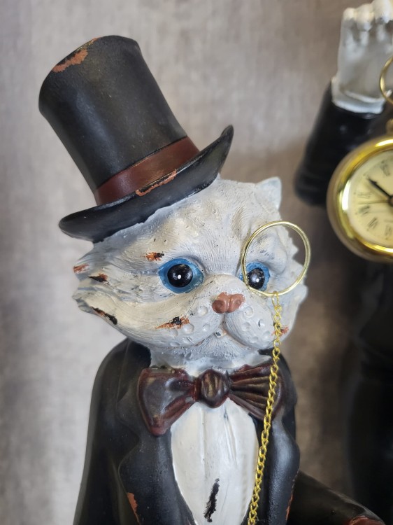 FIGURKA KOT Z ZEGARKIEM ZEGAREM