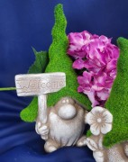 CERAMICZNY KRASNAL Z TABLICZKĄ WELCOME W ZIELONEJ CZAPCE 31cm