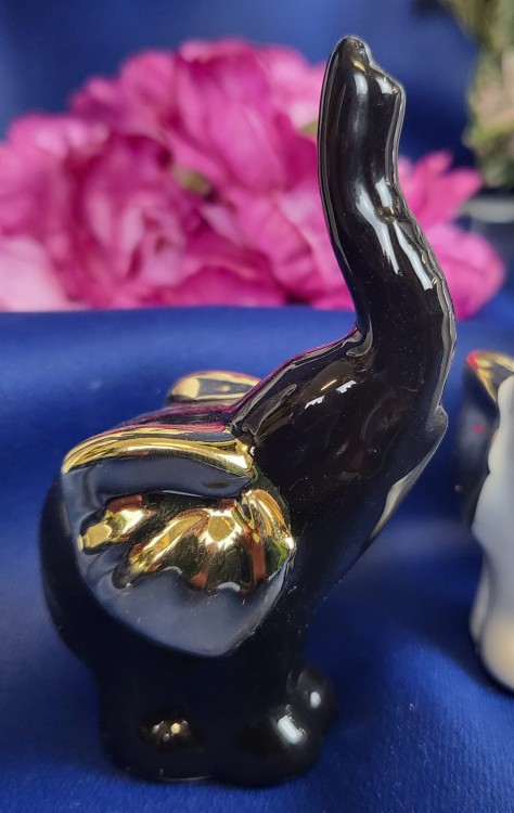 FIGURKA SŁOŃ SŁONIK ZE ZŁOTYMI USZAMI CERAMICZNY BIAŁY LUB CZARNY