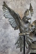 FIGURKA PAPUGA SREBRNA NA STOJAKU 58 CM