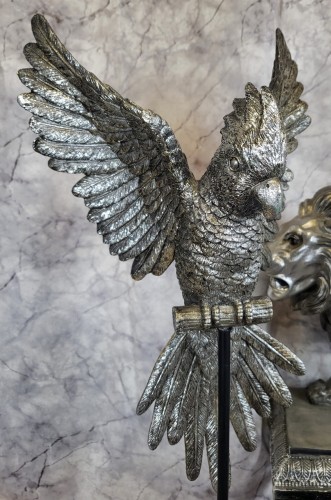 FIGURKA PAPUGA SREBRNA NA STOJAKU 58 CM