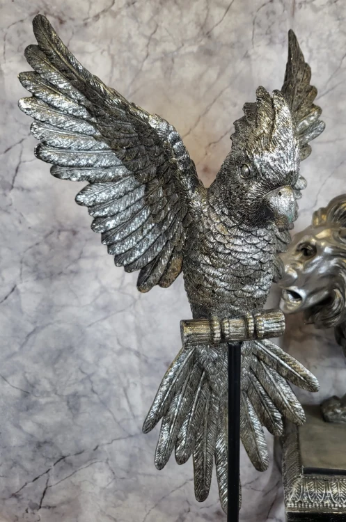 FIGURKA PAPUGA SREBRNA NA STOJAKU 58 CM