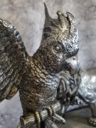 FIGURKA PAPUGA SREBRNA NA STOJAKU 58 CM