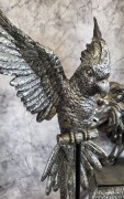 FIGURKA PAPUGA SREBRNA NA STOJAKU 58 CM