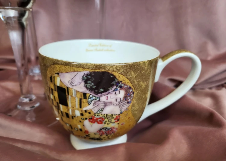 KUBEK FILIŻANKA KLIMT POCAŁUNEK 500ML W PUDEŁKU