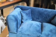 SZKATUŁKA NA BIŻUTERIE SOFA GRANATOWA