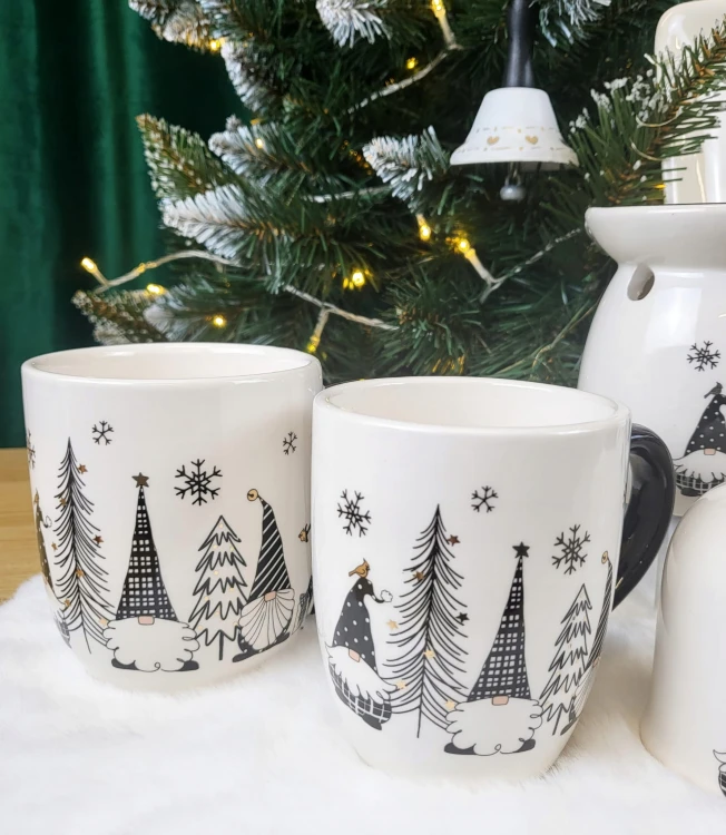 CERAMICZNY KUBEK ŚWIĄTECZNY Z MIKOŁAJEM KRASNALEM