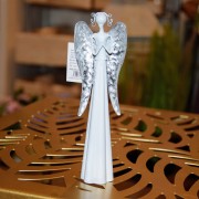 ANIOŁ METALOWY MODLĄCY SIĘ BIAŁY 16,5 CM