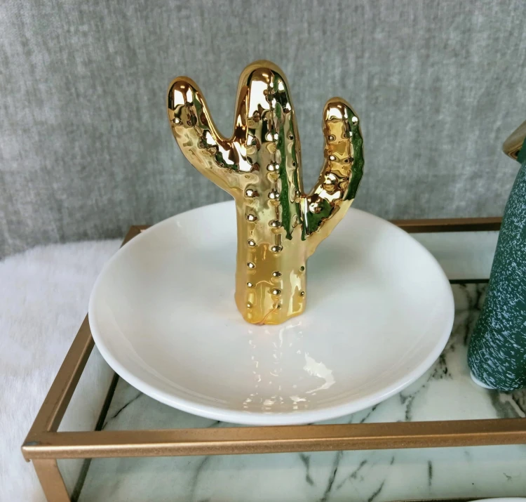 TALERZYK NA BIŻUTERIĘ ZE ZŁOTYM KAKTUSEM