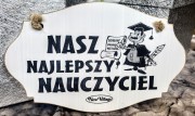 TABLICZKA DREWNIANA 'NASZ NAJLEPSZY NAUCZYCIEL' 14,5X24CM