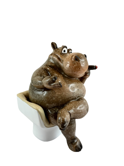 FIGURKA HIPOPOTAM W FOTELU
