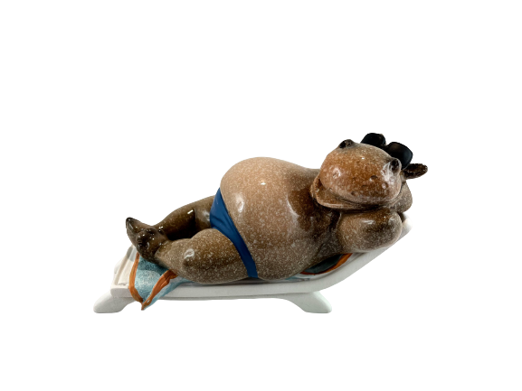 FIGURKA PAN HIPOPOTAM NA LEŻAKU