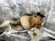 FIGURKA PAN HIPOPOTAM NA LEŻAKU
