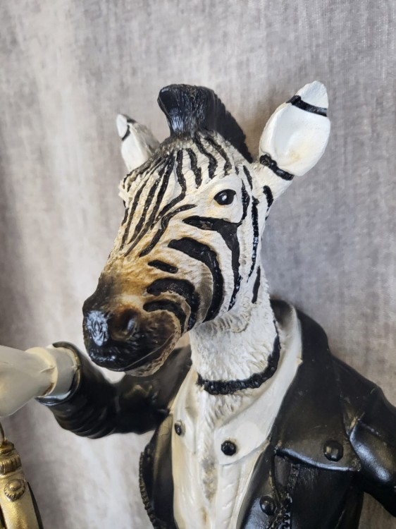 FIGURKA ZEBRA Z ZEGARKIEM ZEGAREM