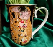 KUBEK Z ŁYŻECZKĄ KLIMT POCAŁUNEK CZARNY 400ML