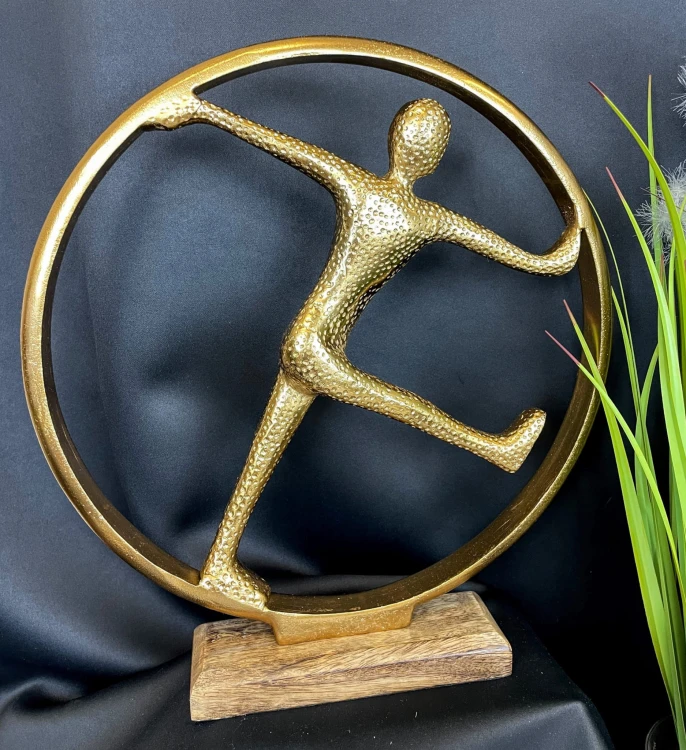 FIGURKA OSOBA W OBRĘCZY ZŁOTA 35CM PREZENT