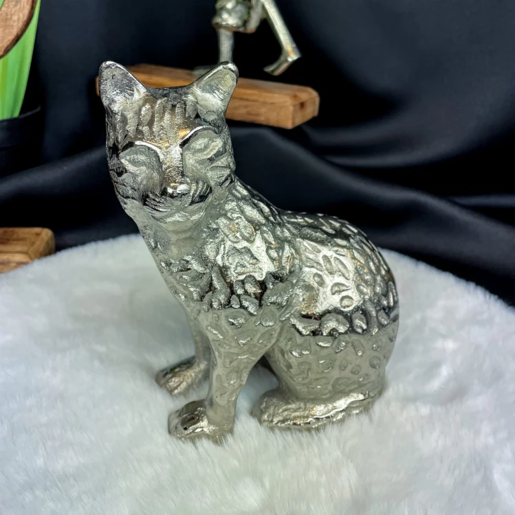 FIGURKA KOT SREBRNY 16,5 CM