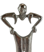 FIGURKA OSOBA TRZYMAJĄCA SPODNIE 29,5CM PREZENT