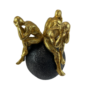 FIGURKA OSOBY NA KULI 19CM