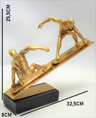 FIGURKA SPORTOWIEC NA DESCE 25,5CM