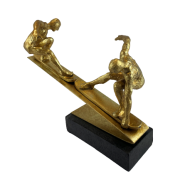 FIGURKA SPORTOWIEC NA DESCE 25,5CM