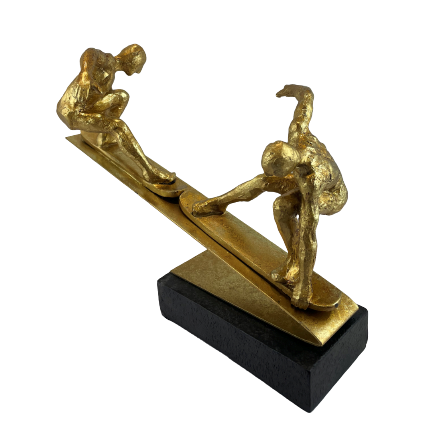 FIGURKA SPORTOWIEC NA DESCE 25,5CM