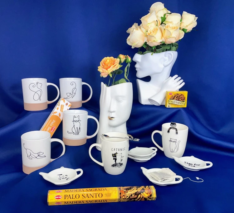 KUBEK CERAMICZNY BIAŁO - BEŻOWY Z KOTEM