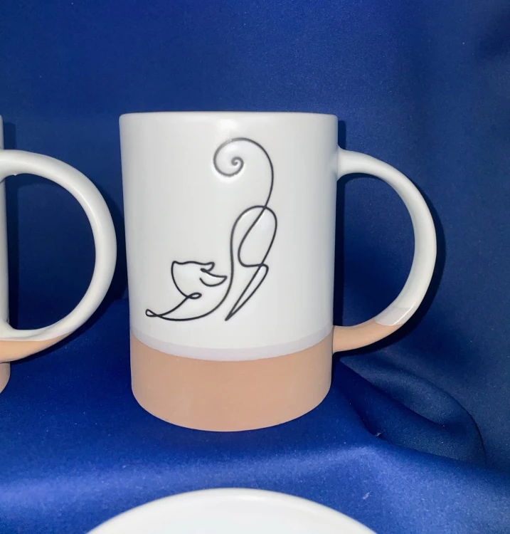KUBEK CERAMICZNY BIAŁO - BEŻOWY Z KOTEM