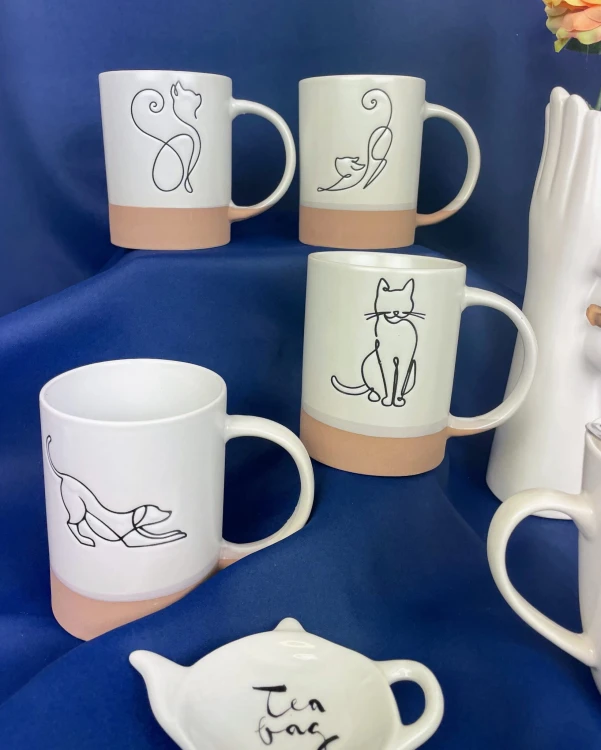 KUBEK CERAMICZNY BIAŁO - BEŻOWY Z KOTEM