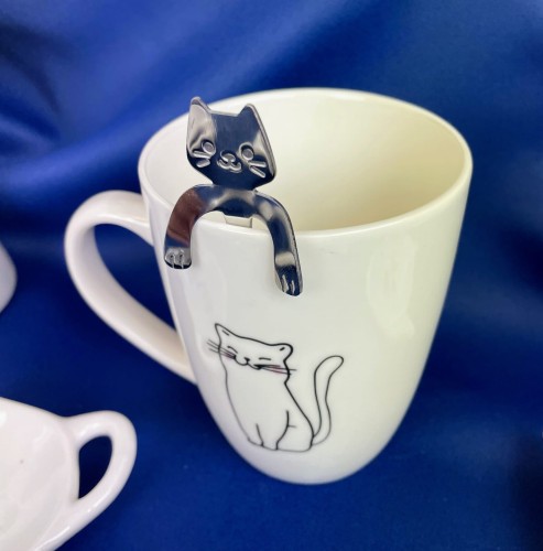 PORCELANOWY KUBEK Z METALOWĄ ŁYŻECZKĄ
