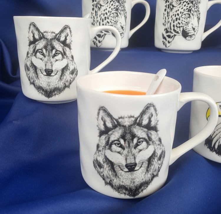 KUBEK Z ŁYŻECZKĄ  WILK MIX KOLORÓW 300ML
