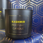 ŚWIECA KASHMIR O ZAPACHU PERFUM 0,4KG UNISEX