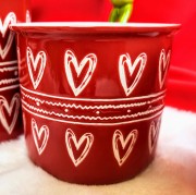 KUBEK CERAMICZNY Z SERDUSZKAMI CZERWONY 450ML