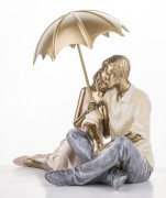 FIGURKA PARA ZAKOCHANYCH POD PARASOLEM 15CM