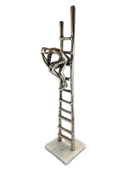 METALOWA FIGURKA NA KAMIENNEJ PODSTAWIE 54CM