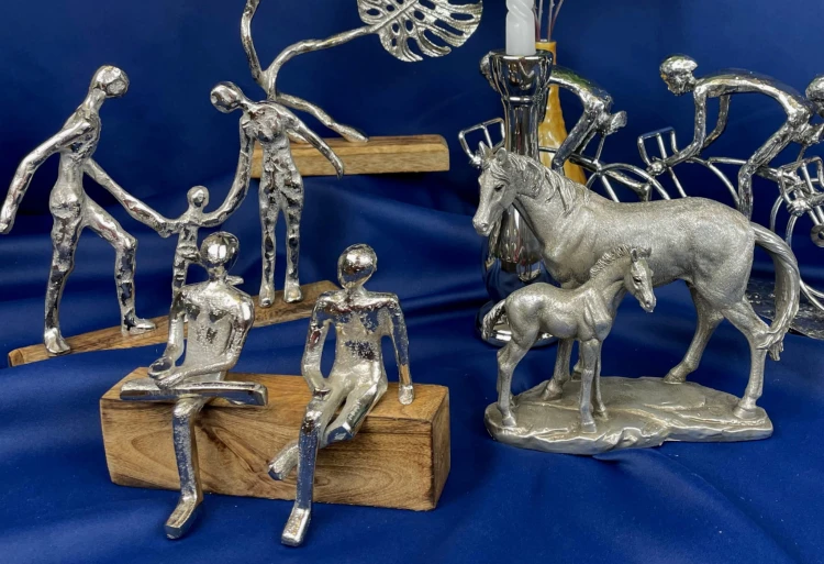 FIGURKA PARA PRZYJACIELE DREWNO SREBRO 14CM PREZENT