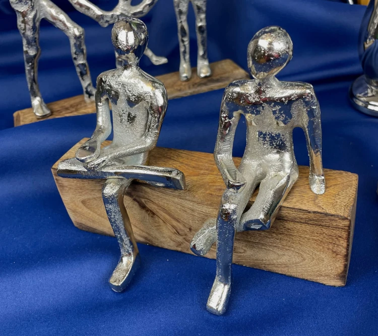FIGURKA PARA PRZYJACIELE DREWNO SREBRO 14CM PREZENT