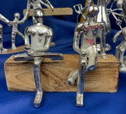 FIGURKA PARA PRZYJACIELE DREWNO SREBRO 14CM PREZENT