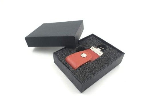 PENDRIVE W PUDEŁKU 16G PREZENT