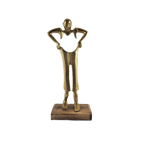 ZŁOTA FIGURKA OSOBA TRZYMAJĄCA SPODNIE 29,5 CM