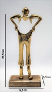 ZŁOTA FIGURKA OSOBA TRZYMAJĄCA SPODNIE 29,5 CM
