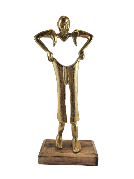ZŁOTA FIGURKA OSOBA TRZYMAJĄCA SPODNIE 29,5 CM