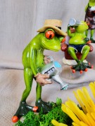 FIGURKA ŻABA Z KONEWKĄ OGRODNIK