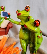 FIGURKA ŻABY PRZYJACIÓŁKI SELFIE