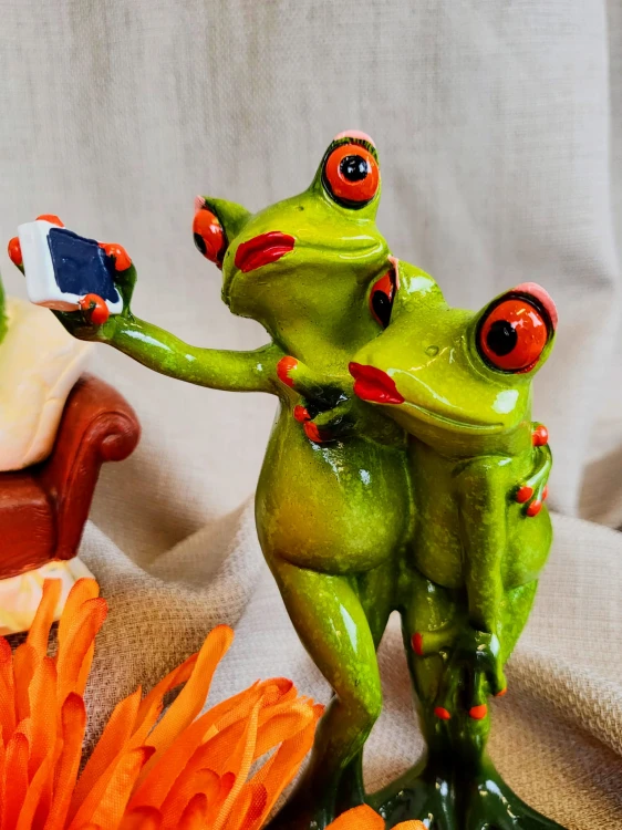 FIGURKA ŻABY PRZYJACIÓŁKI SELFIE