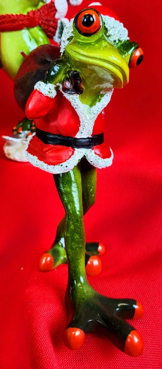 ŚWIĄTECZNA FIGURKA ŻABA MIKOŁAJ Z WORKIEM NA PLECACH