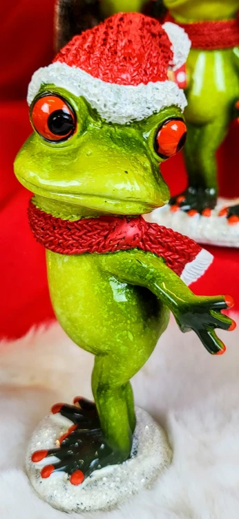 ŚWIĄTECZNA FIGURKA ŻABA W CZAPCE MIKOŁAJA